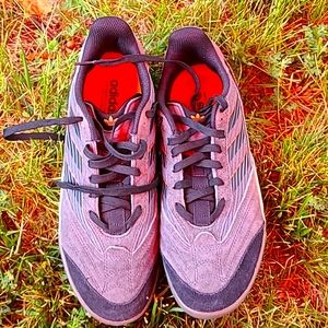 Men's size 10 Adidas indoor soccer shoes
